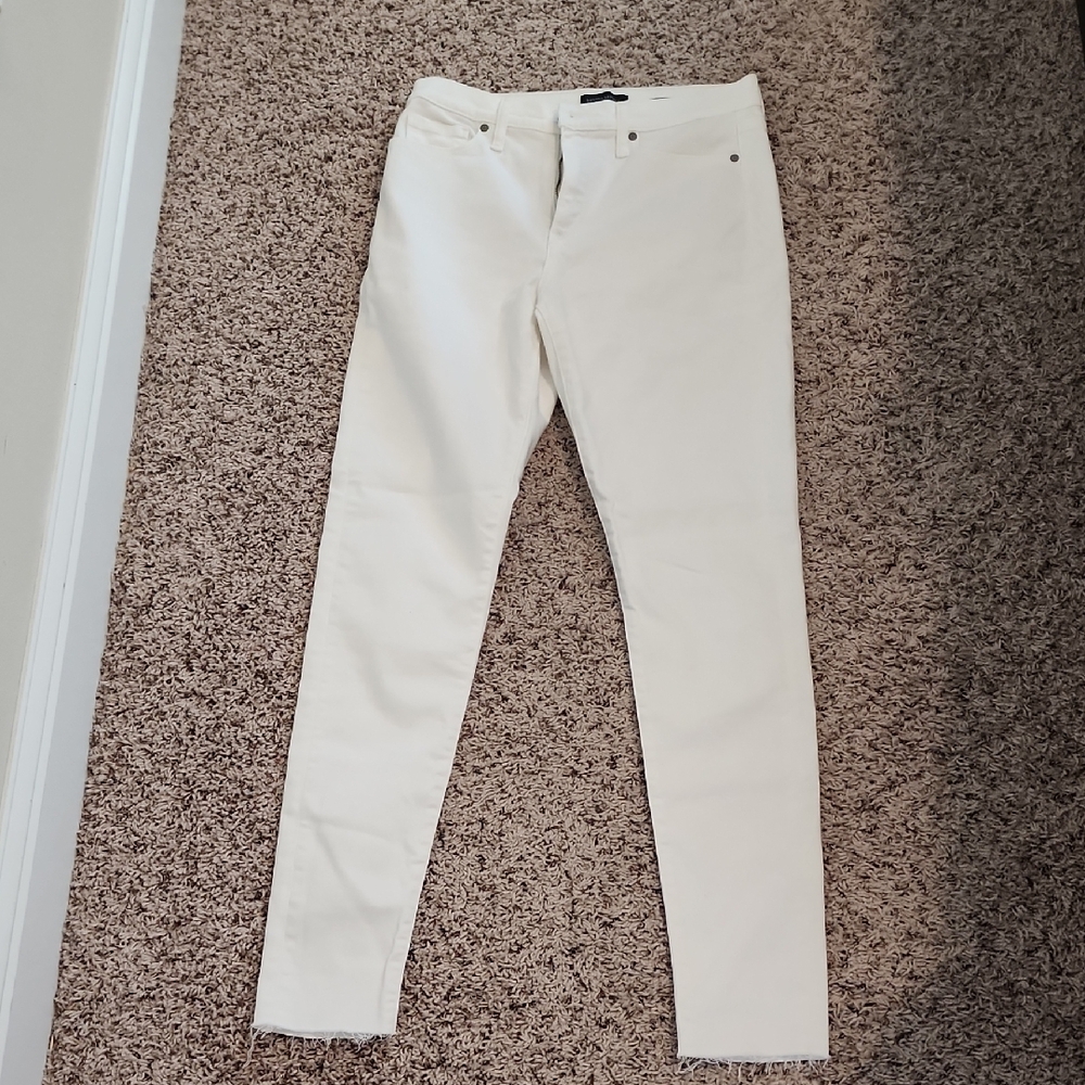 28L White Jeans